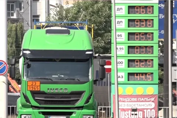 Бензин і дизель можуть подорожчати на 3 гривні: скільки коштуватиме літр