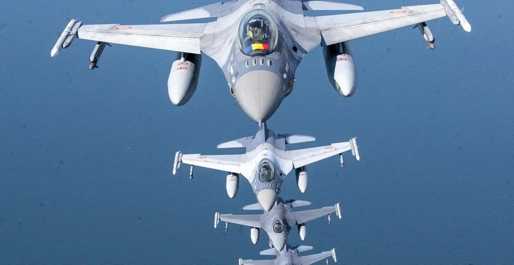 Ракети для F-16 закінчуються надто швидко: чим пілоти збивають цілі замість них